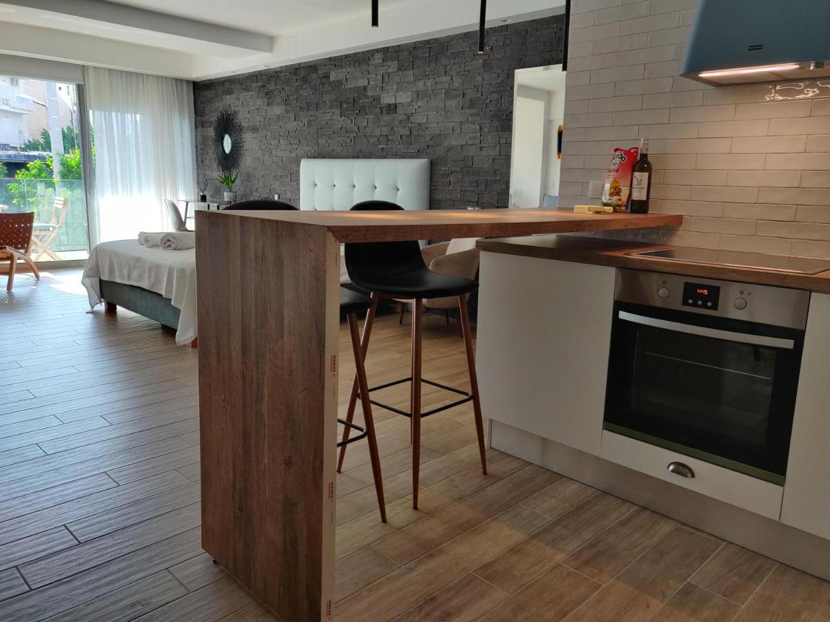 Sunny New Lovely Apartment 60 Meters From The Metro 雅典 外观 照片